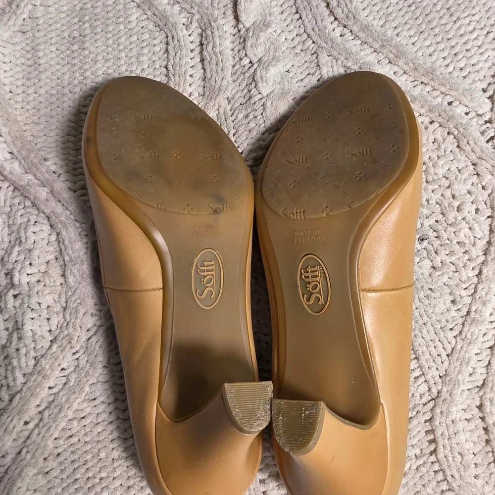 Sofft Pumps Tan Nude Supple Leather Round Toe Heels Womens 7.5M Excellent